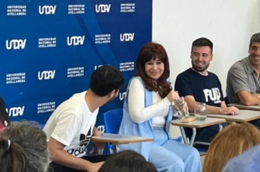 Cristina apoyoacute al reclamo educativo en una visita sorpresa a la Universidad de Avellaneda