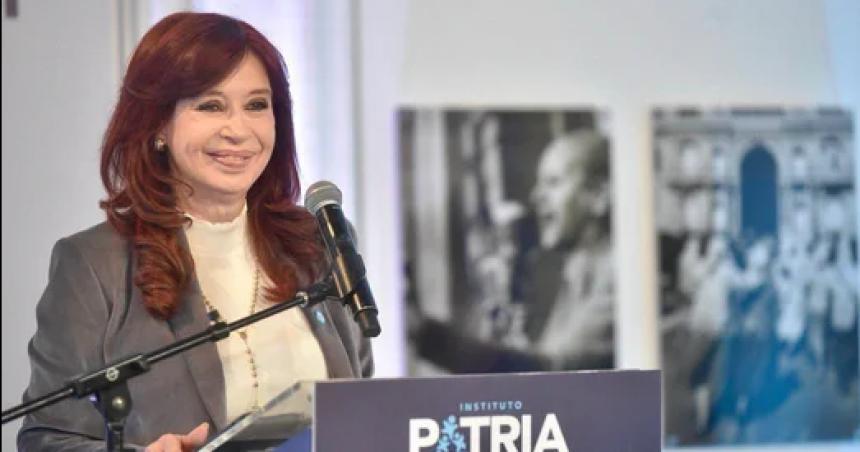 Cristina Kirchner criticoacute a Caputo y apuntoacute contra los gobernadores peronistas que acompantildean al Gobierno