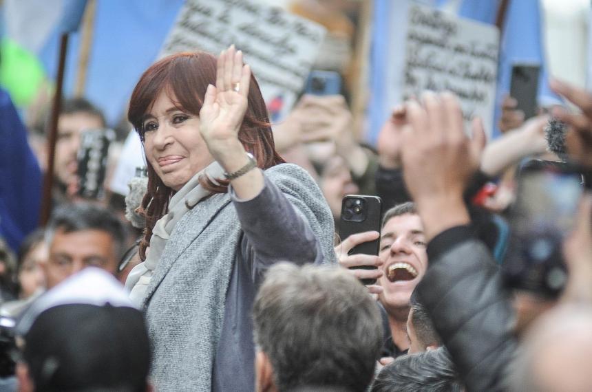 Cristina Kirchner tiene lista para el PJ- la acompantildean Mayans y Corpacci