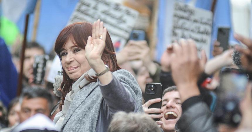 Cristina Kirchner tiene lista para el PJ- la acompantildean Mayans y Corpacci