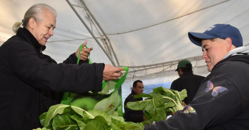 Mercado Municipal- Saacutebado de ofertas imperdibles y sorteos por el Diacutea de la Madre