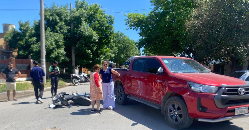 Choque entre una moto y una camioneta