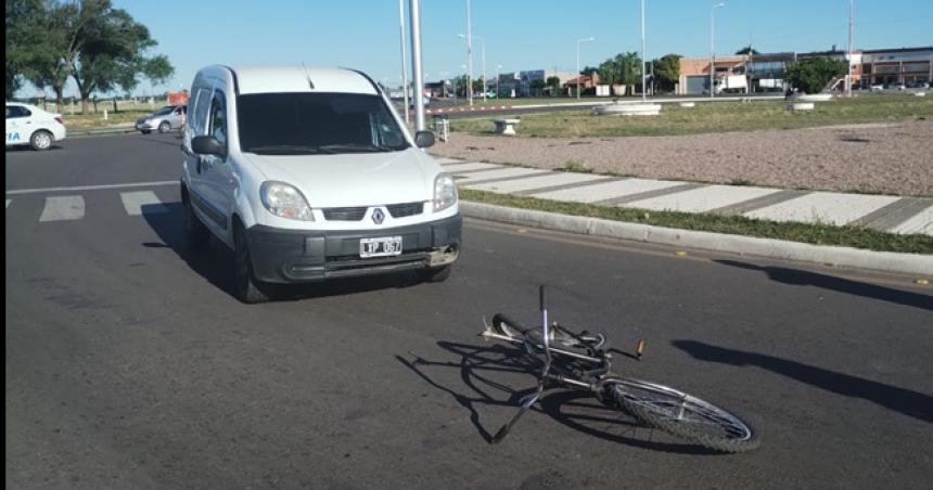 Atropellaron a un menor en bicicleta en la Rotonda del Avioacuten