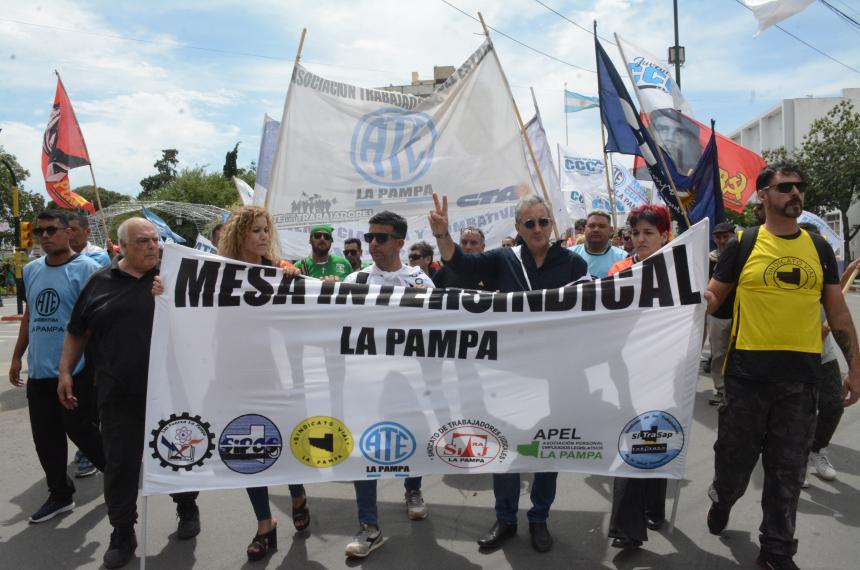 La Intersindical convoca un plenario de delegados para definir un plan de lucha