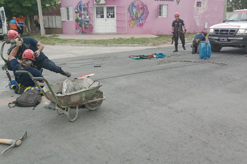 Murioacute un trabajador al caer en una boca de tormenta en Santa Rosa