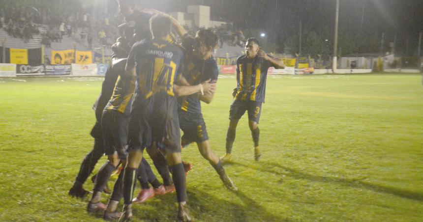 Histoacuterico- All Boys de Trenel  es el primer finalista del Torneo Provincial Joseacute Aragoneacutes