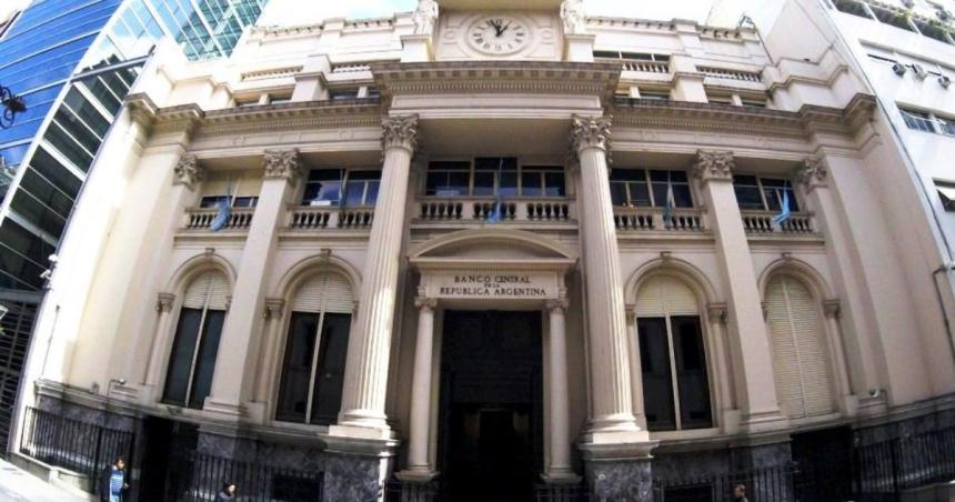 Los bancos aceleran pedido de pesos al BCRA a traveacutes de pases activos- queacute hay detraacutes