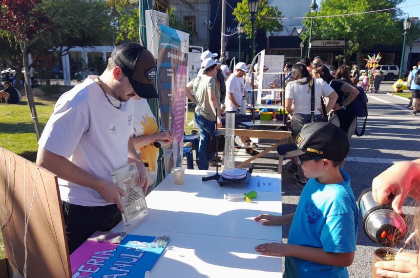 Festival en defensa de la ciencia en la Plaza San Martiacuten