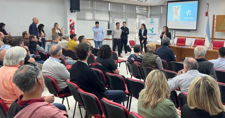 Reunioacuten de trabajo de Produccioacuten con empresas del Parque Industrial de Santa Rosa