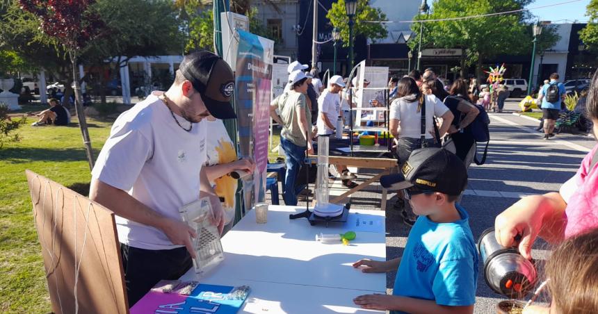 Festival en defensa de la ciencia en la Plaza San Martiacuten