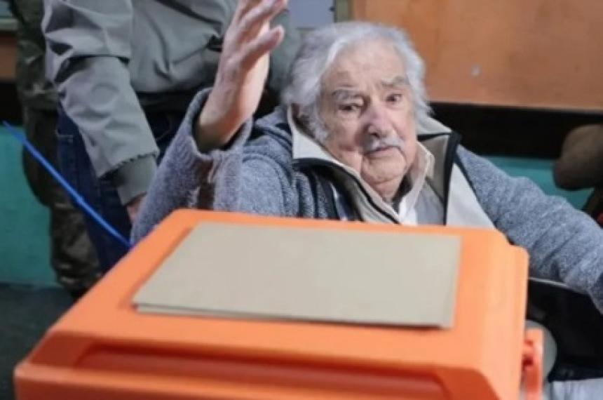 Elecciones en Uruguay- Pepe Mujica fue a votar y criticoacute al Gobierno de Milei