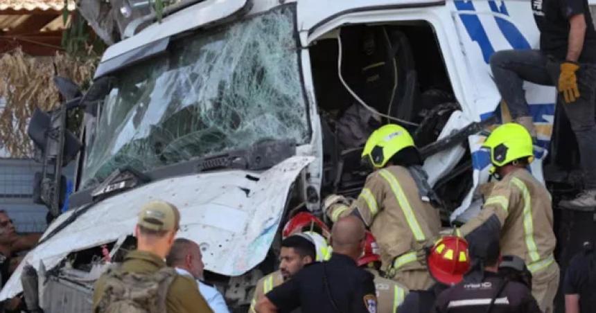 Atentado en Israel- un camioacuten atropelloacute a decenas de personas y hay diez en grave estado