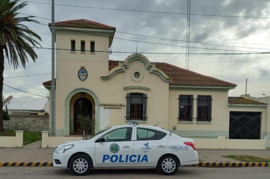 Grave incidente en Catriloacute- tres hermanos agredieron a personal policial y social