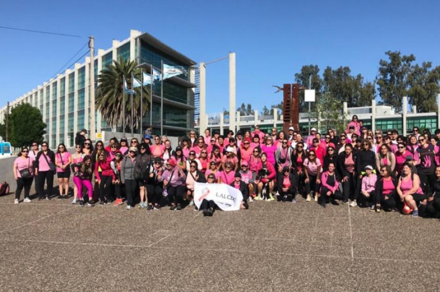 Caminata por la prevencioacuten del caacutencer de mama