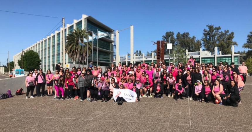 Caminata por la prevencioacuten del caacutencer de mama