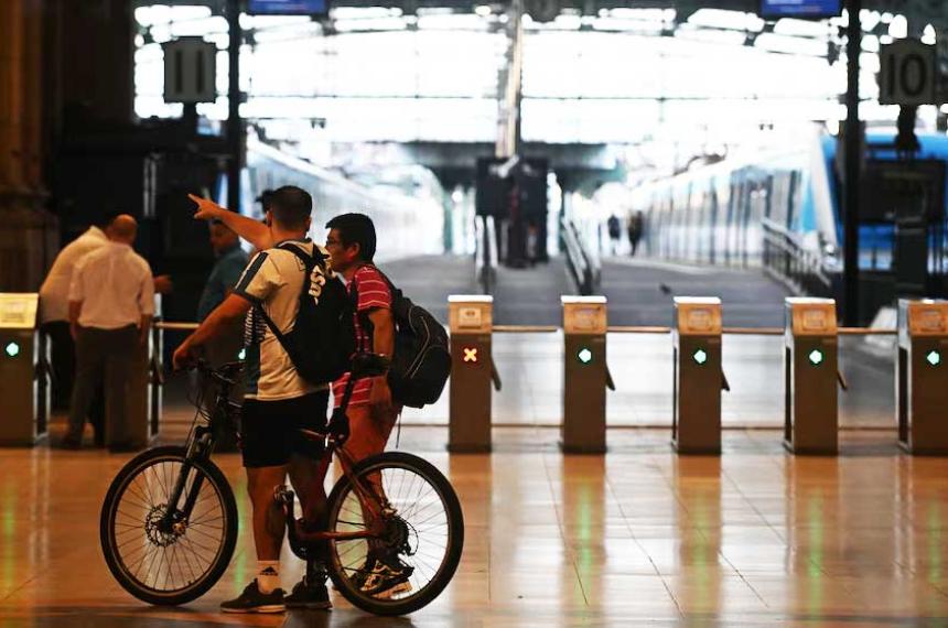 Jinetes del atraso pilotos de un tren fantasma