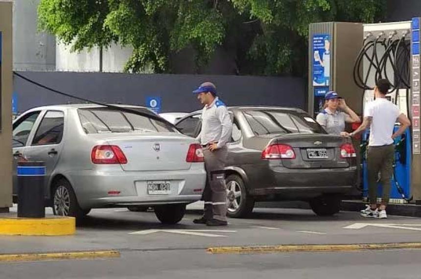 En busca de fondos los gobernadores quieren que Nacioacuten coparticipe el impuesto a los combustibles