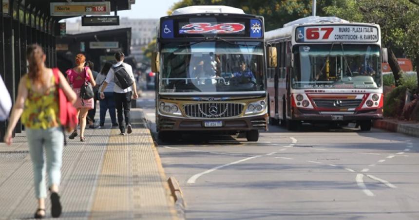 El Gobierno se reuacutene con la UTA para intentar desactivar el paro de colectivos 