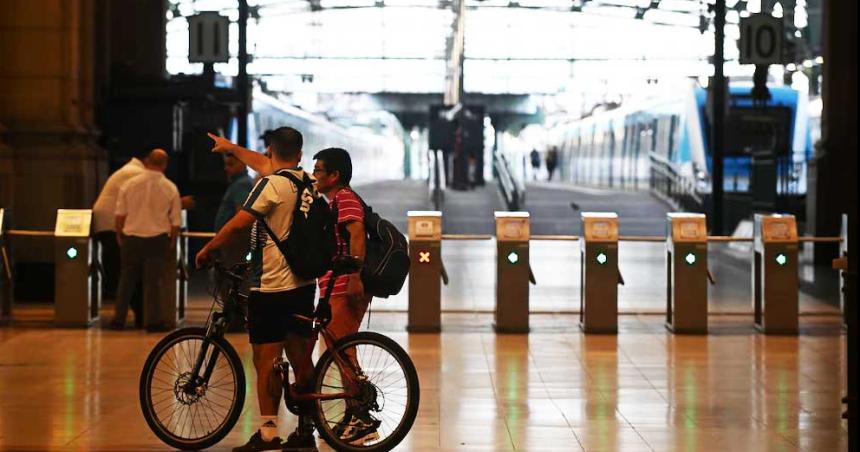 Jinetes del atraso pilotos de un tren fantasma