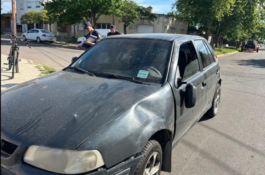 Una automovilista sin licencia chocoacute a una ciclista 