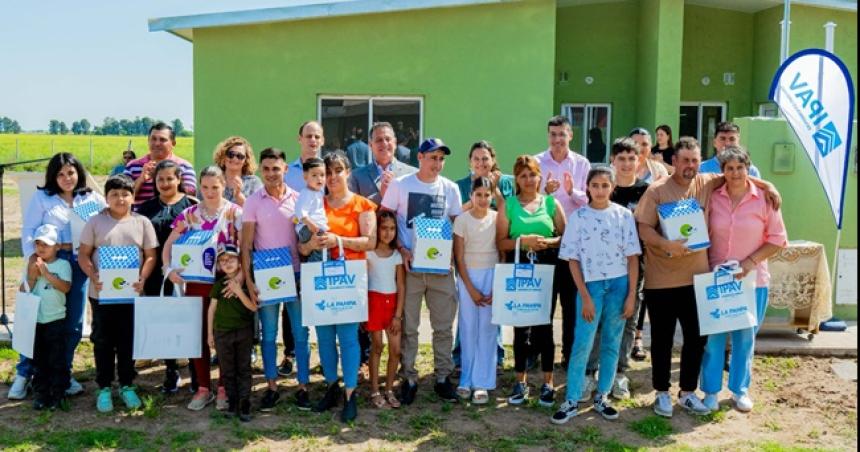 Seis familias de Conhello recibieron viviendas y se firmoacute convenio por cuatro maacutes