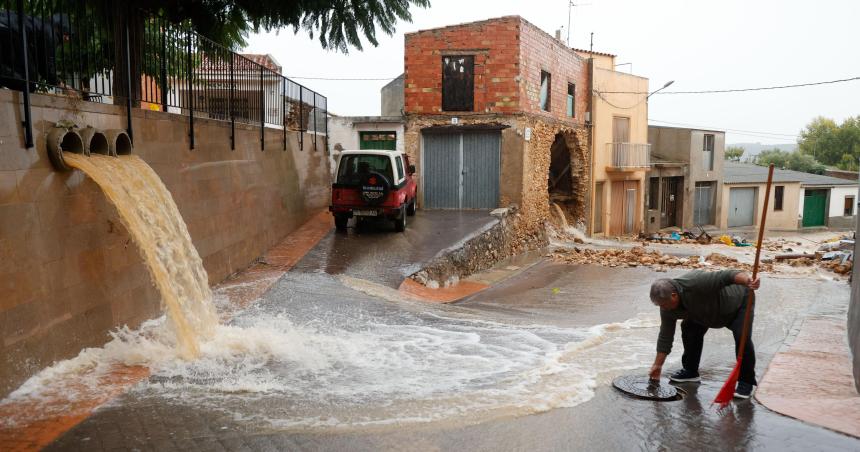 Ahora la DANA llega a Barcelona con lluvias torrenciales rutas inundadas y cortes de servicio