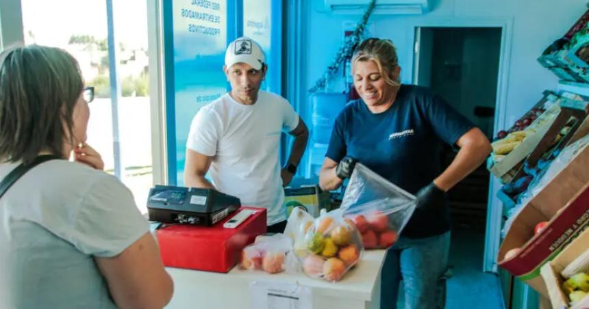 Este martes abre el Moacutedulo Despensa del Barrio Esperanza con ofertas