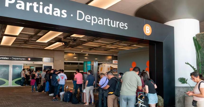 Denunciaron por secuestro de personas a los sindicalistas que realizan el paro en Aeroparque