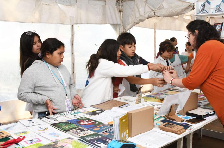 Editoriales nacionales en la Feria Provincial del Libro