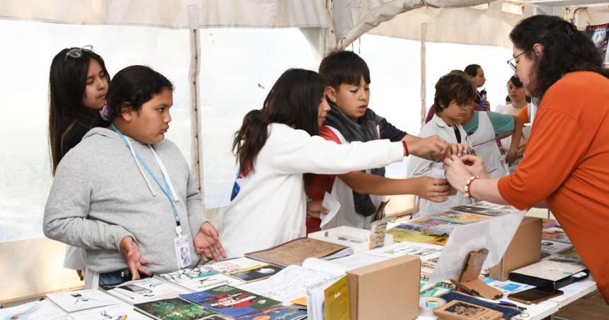 Editoriales nacionales en la Feria Provincial del Libro