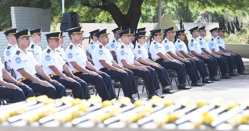 Entrega de sables a cadetes de primer antildeo del Instituto Policial