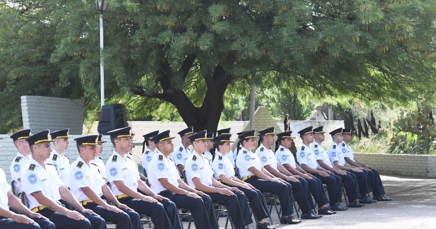 Entrega de sables a cadetes de primer antildeo del ISP