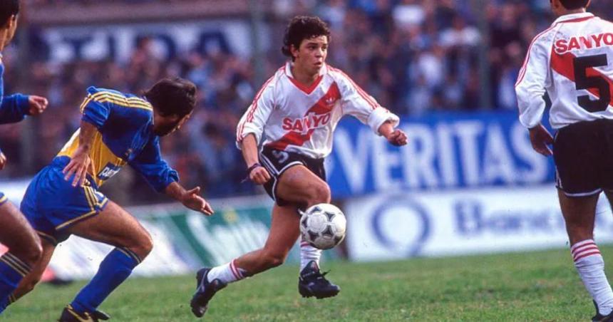 Lanzaron una coleccioacuten retro de Boca y River inspirada en los 90- Superclaacutesico x Originals