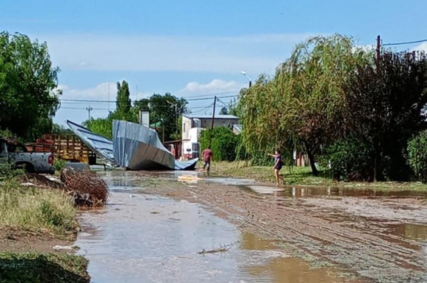 Con viento y piedra la tormenta se hizo sentir en el interior