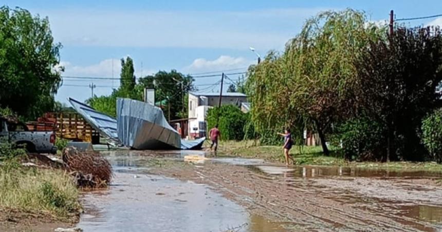 Con viento y piedra la tormenta se hizo sentir en el interior