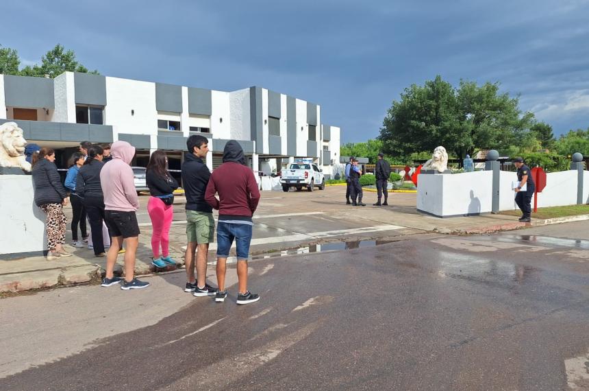 Confirman dos muertes en traacutegico incendio en un hotel de Castex