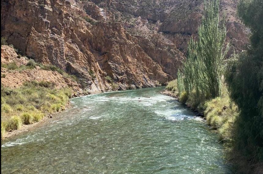 El rio Atuel tiene un caudal en Mendoza un 20-en-porciento- por arriba de la media histoacuterica