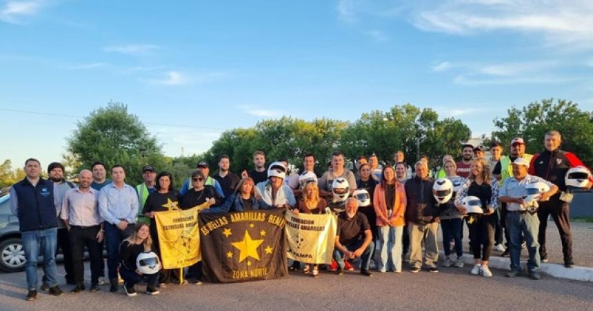 Dictaron curso de Seguridad Vial con entrega de cascos en Intendente Alvear