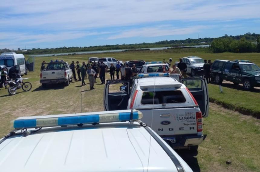 Suman parapentes a la buacutesqueda del vecino de Acha