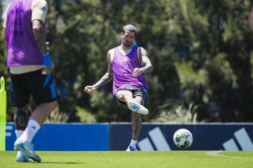 La Seleccioacuten y su uacuteltimo entrenamiento antes de viajar a Paraguay