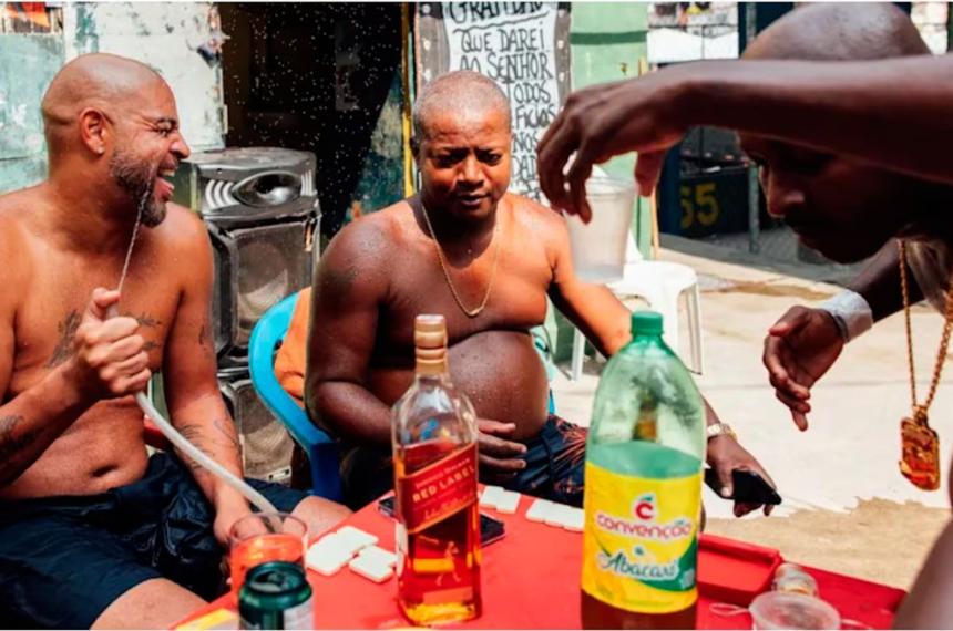 Desgarradora carta- Adriano reconocioacute que es alcohoacutelico y contoacute por queacute vive en una favela