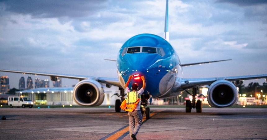 Javier Milei sobre Aeroliacuteneas Argentinas- O se cierra o se privatiza pero no sigue en manos del Gobierno