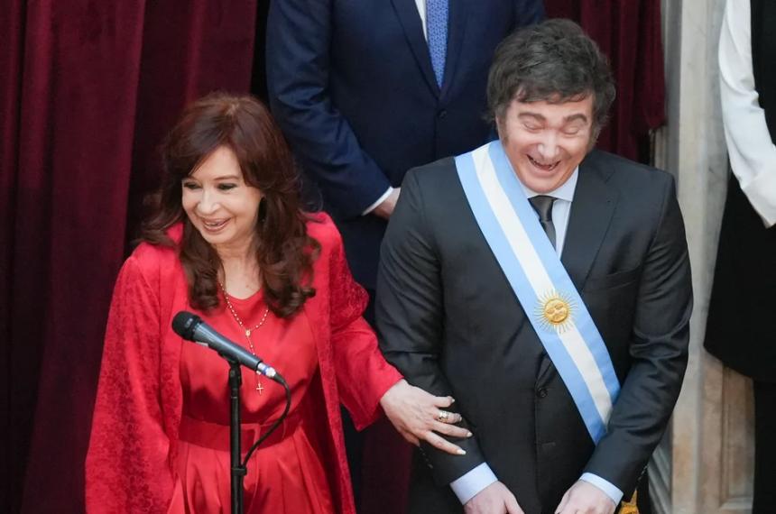 El Gobierno dio de baja la jubilacioacuten de privilegio y la pensioacuten de Neacutestor a Cristina