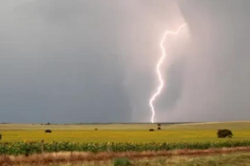 Ratifican el pronoacutestico de tormentas aisladas y maacutes lluvia el saacutebado