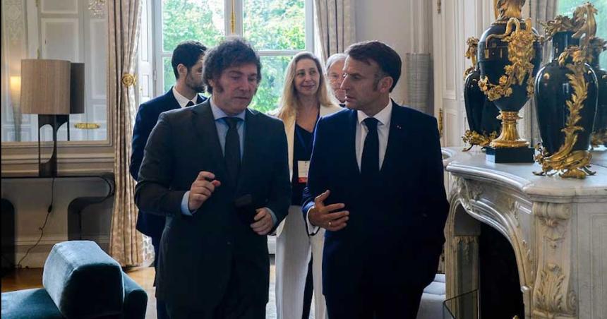 Macron llegoacute a Argentina y mantildeana se reuniraacute con Milei en la Casa Rosada