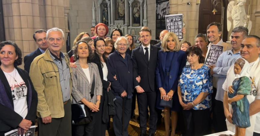 Visita a la iglesia donde Alfredo Astiz conocioacute a las monjas francesas