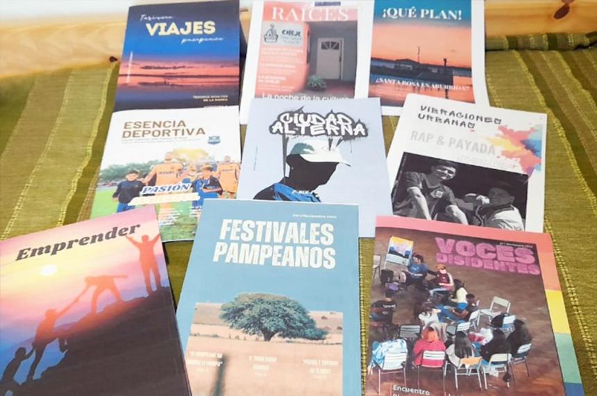 Estudiantes de Comunicacioacuten Social exponen revistas