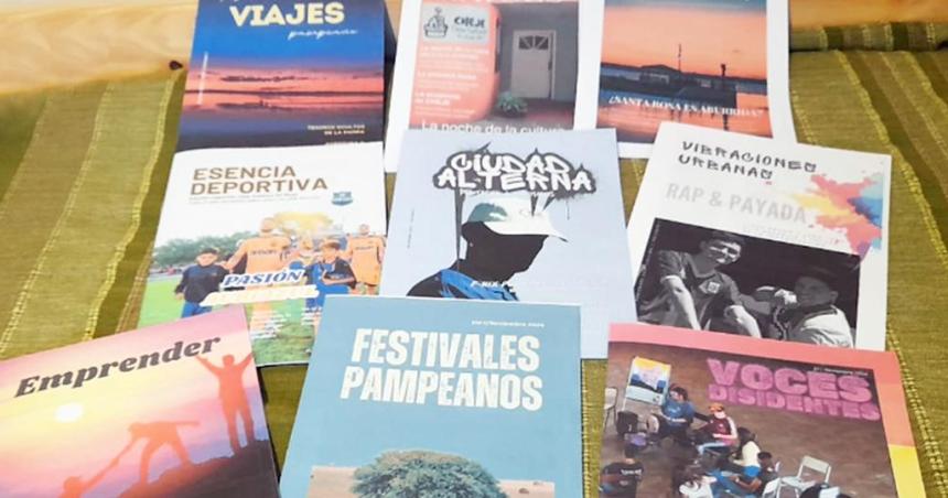 Estudiantes de Comunicacioacuten Social exponen revistas