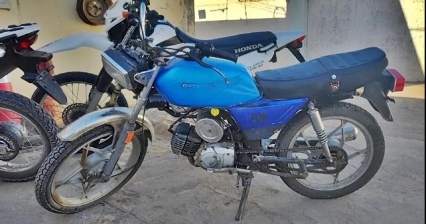 Recuperaron una moto robada en Colonia Baroacuten