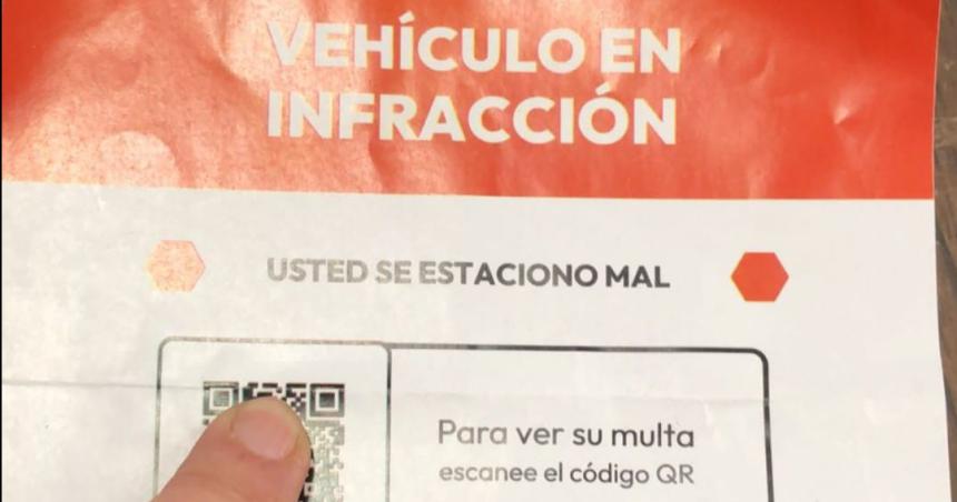 Alertan por estafa- colocan stickers de multas truchas para robar datos